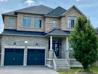LARGE AND SPACIOUS NEWLY RENOVATED 5 BEDROOM/4 WASHROOM HOUSE IN NEWMARKET AVAILABLE JULY 15, ONLY A...