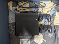 Sony PS4 - 2 controllers - 2 Games