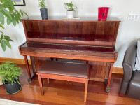 Niemeyer Apartment Size Piano