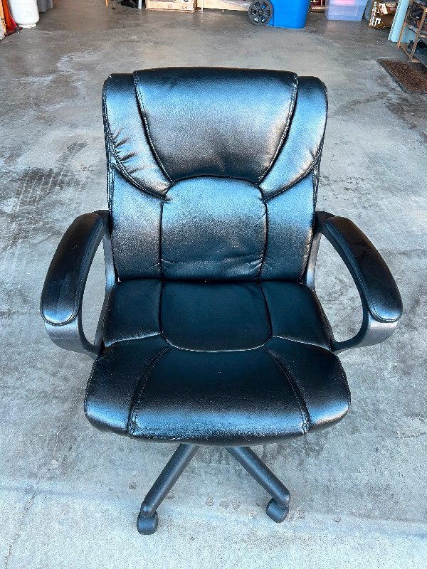 Leather office chair in Chairs & Recliners in Medicine Hat