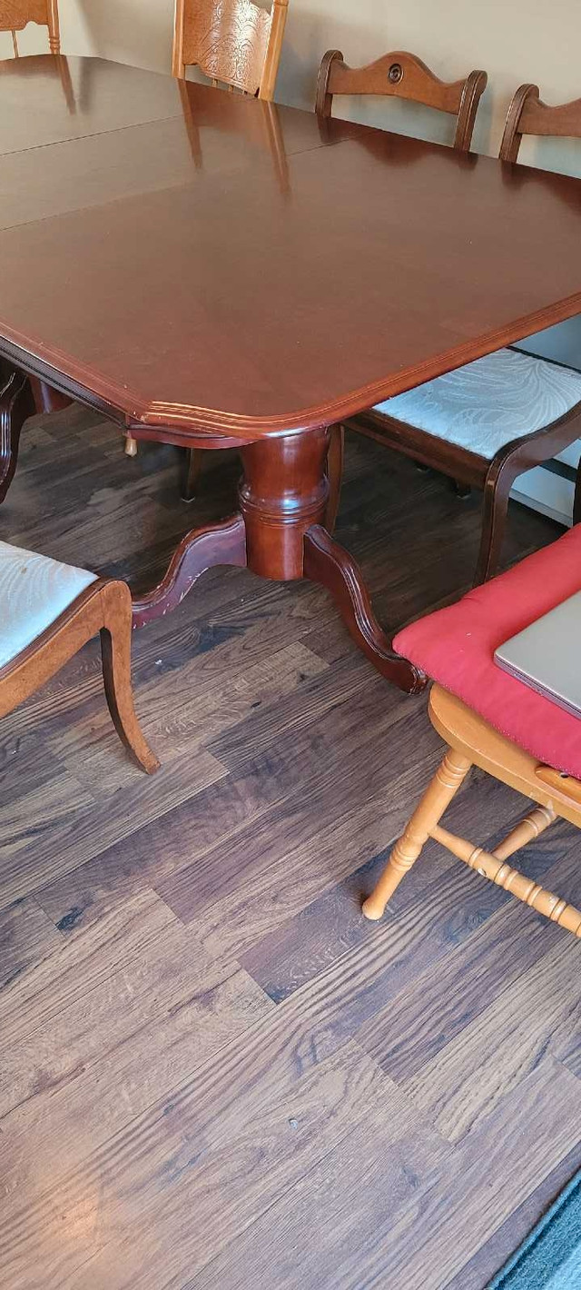 Vintage table and chairs in Dining Tables & Sets in Bedford - Image 3