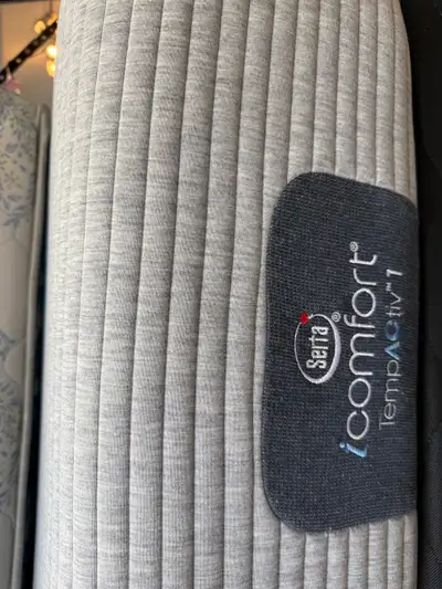 Mattres king came from show homes. So No stains/rips etc 80x76 x10 “ thick has zipper around Attache...