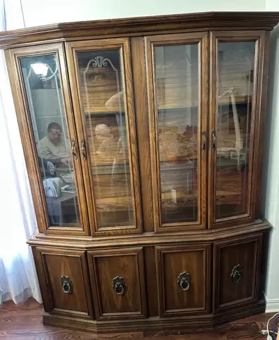 40 year old buffet in great shape. Just one handle is broken on a door
