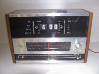 Thumbwheel clock radio vintage Wynford Hall