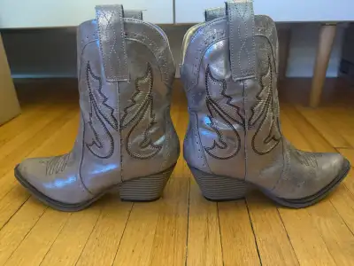Metallic cowboy boots- size 6! , View more