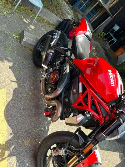 Fantastic Ducati monster 12/00 r Low kilometer 18.000 New pipe termignoni New tire front and back Pi...