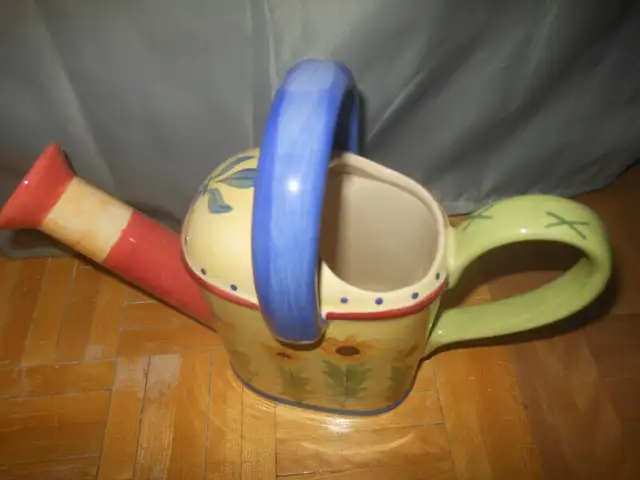 Watering can in Plants, Fertilizer & Soil in City of Montréal - Image 5