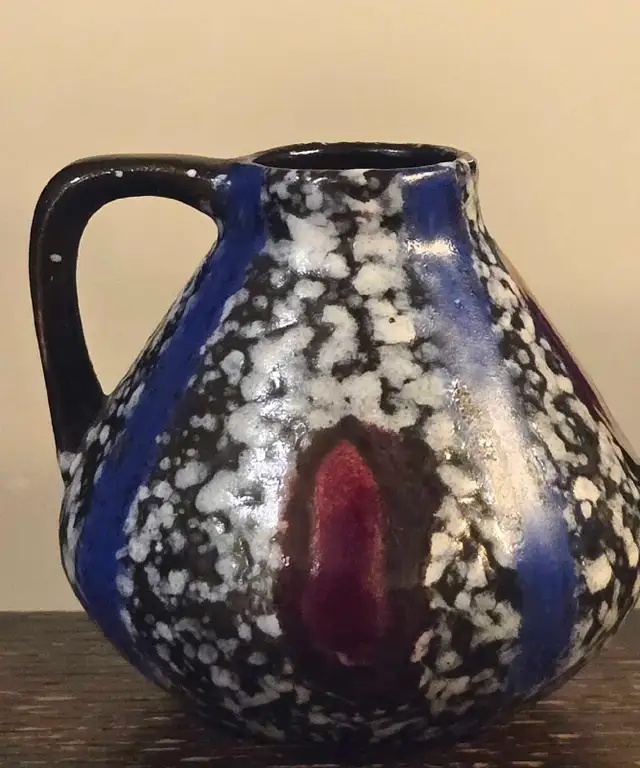 RARE MCM EAST GERMAN POTTERY BUD VASE FANTASTIC SHAPE in Arts & Collectibles in St. Albert - Image 2