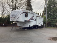 33ft 5th Wheel Camper (reduced)