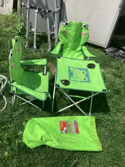 Kids frog table & 2 chair set 2 drink holders with bag $30, View more