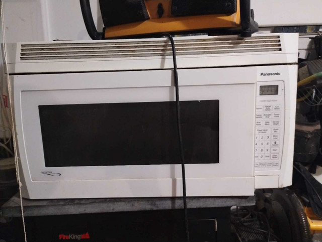 Panasonic microwave  in Microwaves & Cookers in St. Catharines
