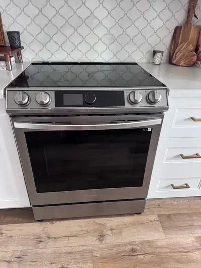 Samsung Electric Range with smart dial, wifi and air fry , View more