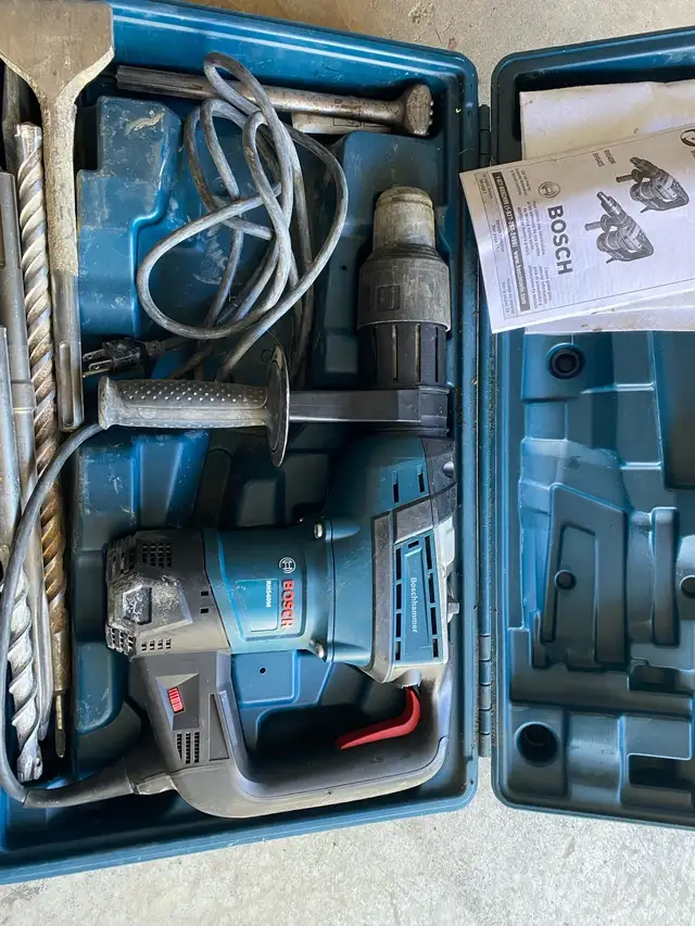 Bosch Rotary Hammer Drill in Power Tools in Strathcona County - Image 2