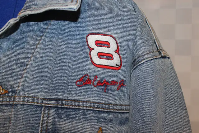 NASCAR Racing Dale Earnhardt Jr Budweiser Collector Jean Jacket in Men's in Calgary - Image 3