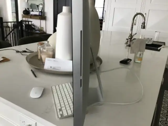 Apple iMac 27” ( mid 2010 ) OS Monterey 12.7.3 in Desktop Computers in Oakville / Halton Region - Image 4