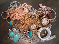 Costume jewellery lot 