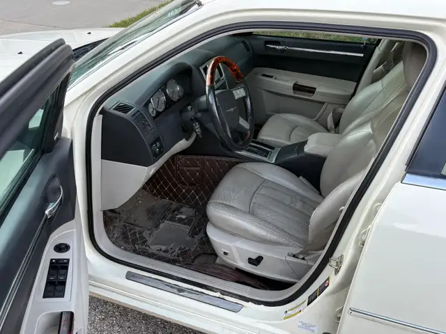 2005 Chrysler 300C604579894982748163