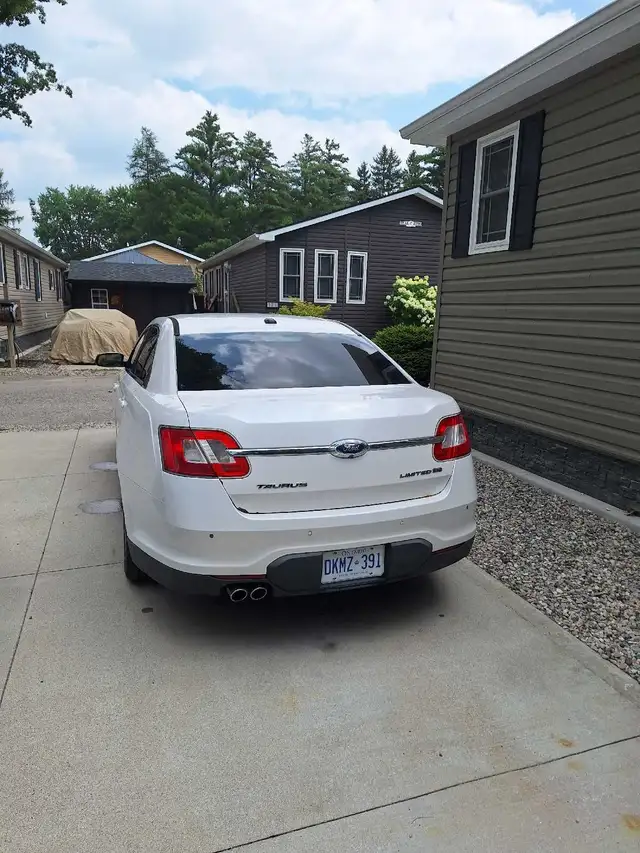 2011 ford taurus..se limited513987944499138564