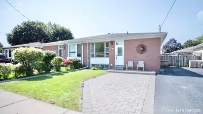 WHITBY - SPACIOUS 3-BEDROOM MAIN FLOOR WITH BEAUTIFUL FINISHES