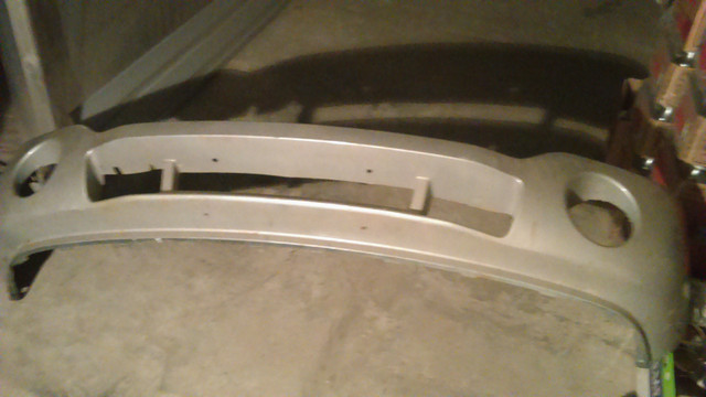 2005 front lower clip,  clip avant 2005 gmc in Auto Body Parts in Bathurst