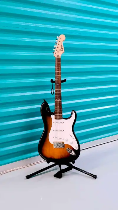 Squire Stratocaster, 3-colour sunburst, View more