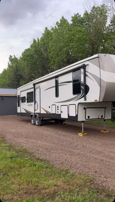 Model SAF3660MB - Enclosed and heated underbelly as well as two air conditioning units (one in the m...