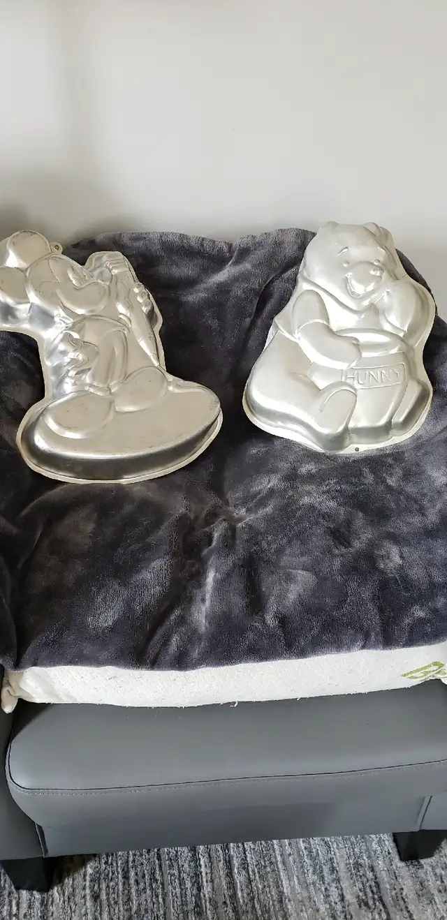 Cake pans