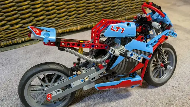 Lego Street Motorcycle 42036 in Toys & Games in Ottawa - Image 4