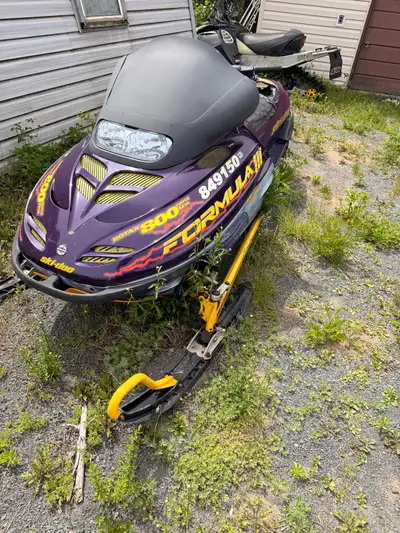 2 sleds need to go, 1000$ for both formula3 800 triple Skidoo 600 twin Need them gone
