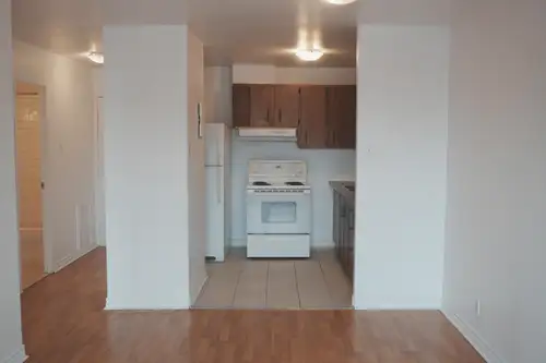 8500 Sherbrooke Est, Montréal À partir de 1 295 $/mois Inclus : Chauffage Électricité Eau chaude Cui...