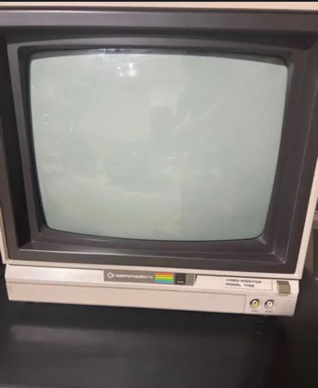 Commodore 1702 CRT computer monitor in Monitors in Mississauga / Peel Region - Image 6