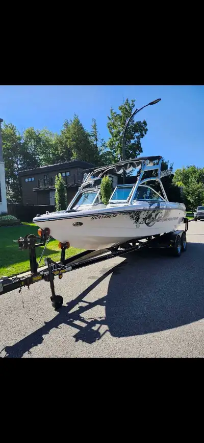 Super Air Nautique 210 Team edition 2008 avec 555 heures 1500 lv de ballast total. En parfaite condi...