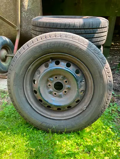 4 Michelin Defender Tires on steel rims 205/65R 15 Excellent Condition