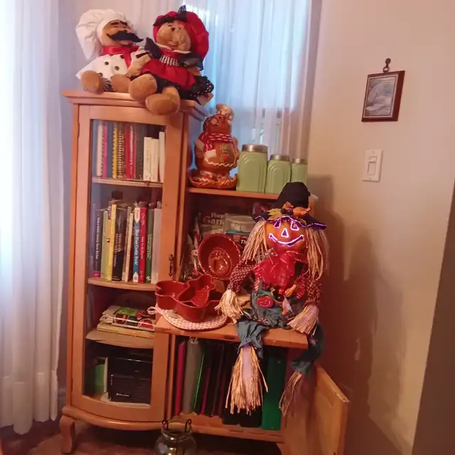 CLASSICAL DESK/ BOOKCASE/KNICKKNACKS SHELF..10 picsNew Price in Hutches & Display Cabinets in Windsor Region - Image 11