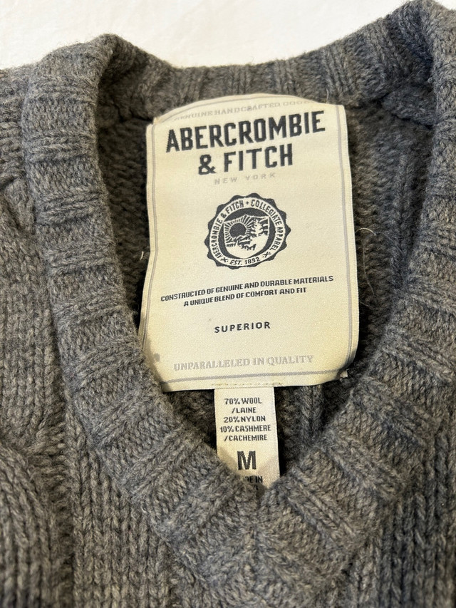 Men’s Abercrombie Grey Sweater dans Hommes  à Calgary - Image 2