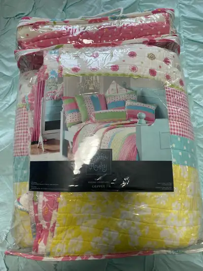 Full/Queen Quilt Bedding, View more