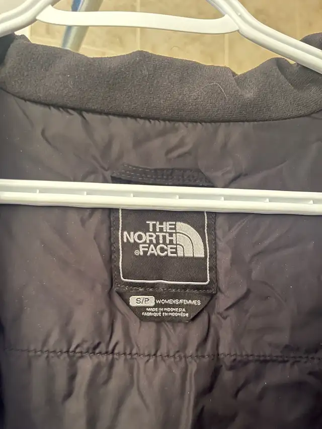 The North Face Winter Jacket in Women's - Tops & Outerwear in Kitchener / Waterloo - Image 5