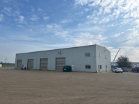 Blackfalds Shop and 2.5 Acre Fenced Yard for Rent