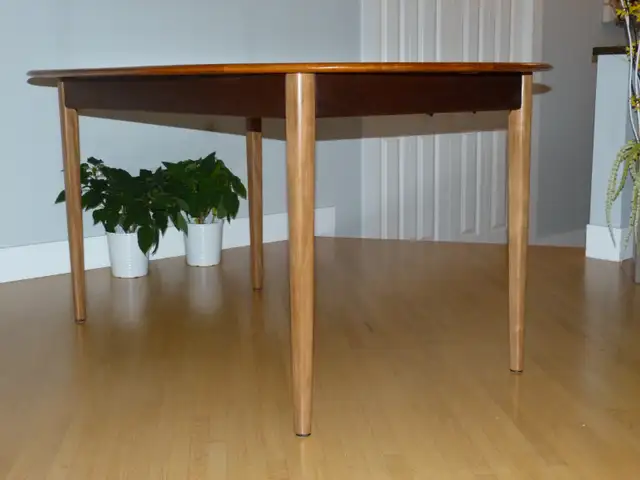 Gorgeous Refinished Solid Teak Mid Century Modern Table in Dining Tables & Sets in Calgary - Image 3