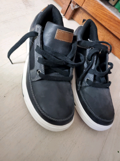 New mens/teen shoes, adult size 7 and 7.5, View more