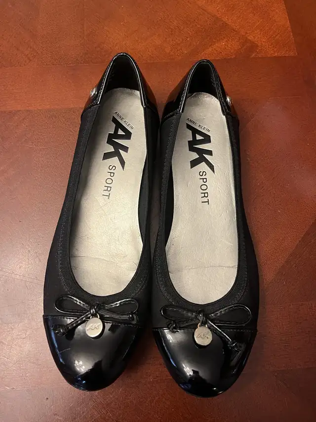 Anne Klein Sport women’s 8 black ballet flats, faux patent in Women's - Shoes in Oshawa / Durham Region - Image 3