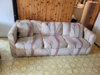 Canapé Lit / Sofa Bed $55