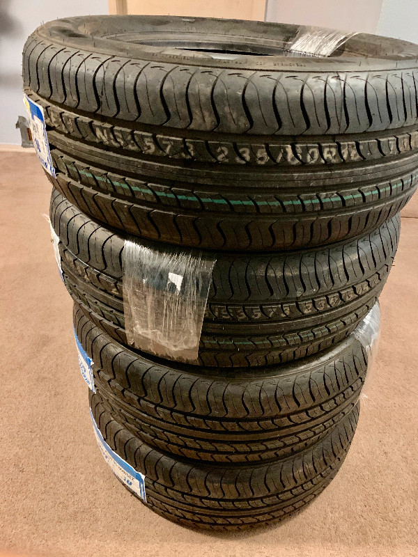 235/60/r16 tires brand new I bought them for my Honda odyssey bu