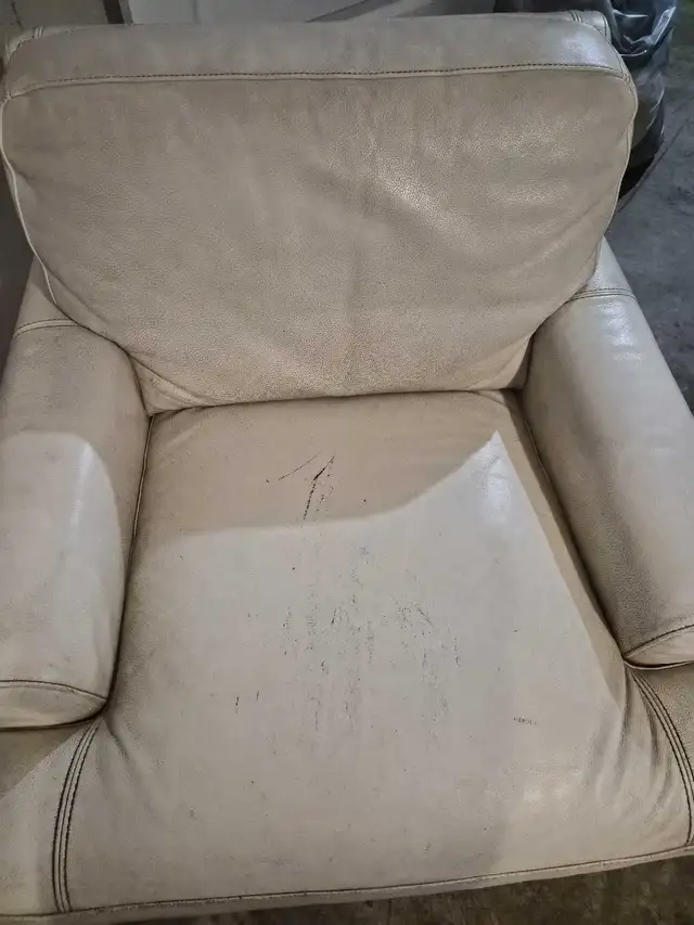 couch set in Couches & Futons in Kingston - Image 4