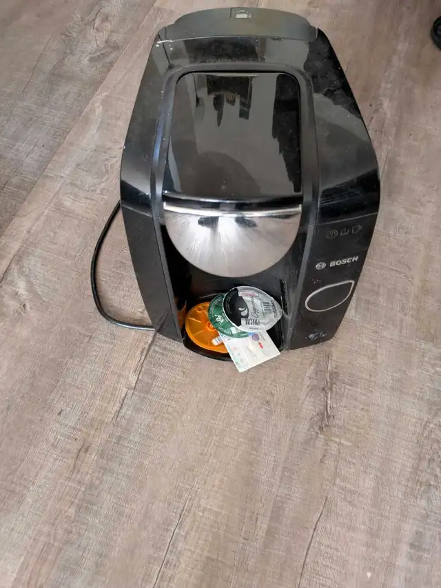 Bosch Tassimo Machine in Coffee Makers in Edmonton - Image 2