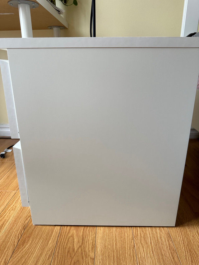 MOVING SALE - single side table  in Other Tables in Mississauga / Peel Region - Image 4