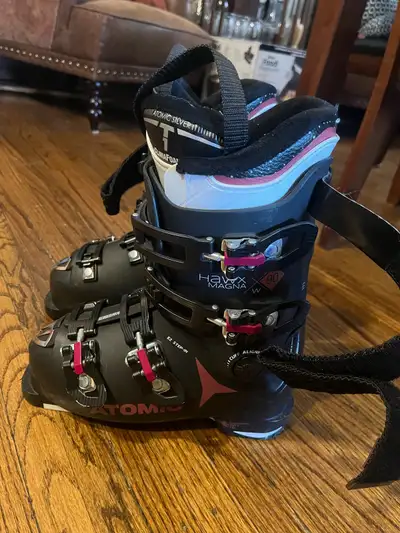 Women’s ski boots , View more
