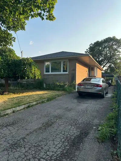 4 bedroom house for rent in Etobicoke