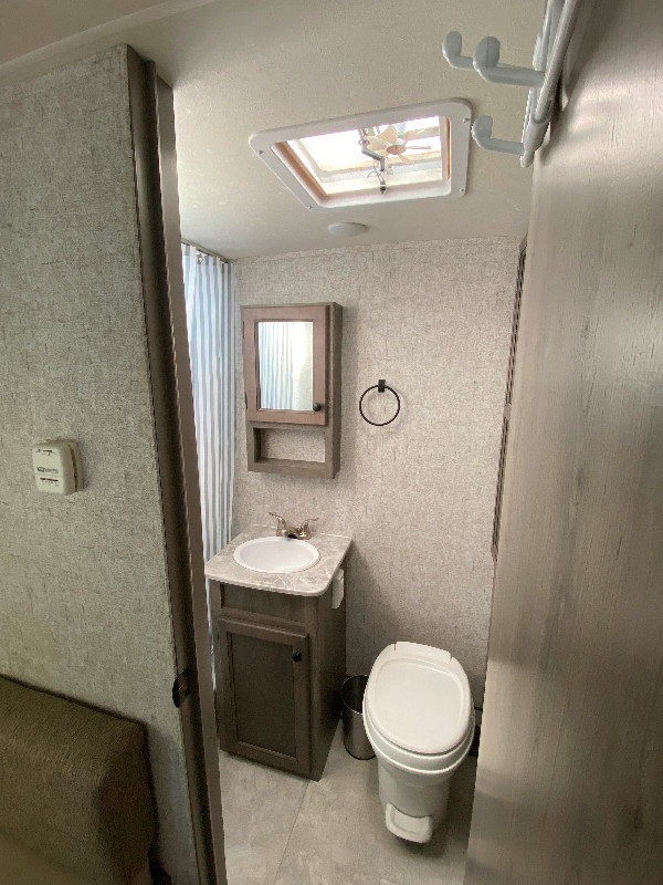 2020 coachman apex 187 camper in Travel Trailers & Campers in Edmonton - Image 4