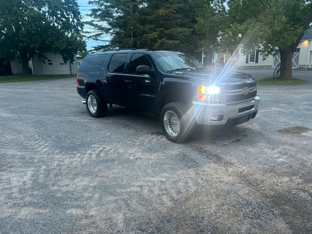 2008 2500 suburban Duramax  in Cars & Trucks in Ottawa